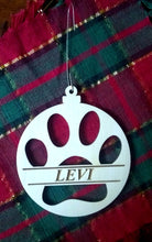 Load image into Gallery viewer, Custom Pet Ornament Personalized Dog or Cat&#39;s Name 4x3.5 Christmas Tree Ornament Laser-Engraved Decoration with Cat shape and name
